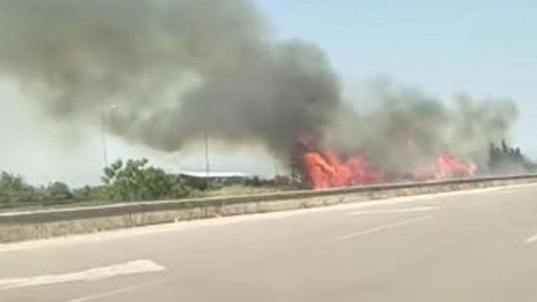 Έσβησε η φωτιά σε ξερά χόρτα κοντά στα διόδια των Μαλγάρων
